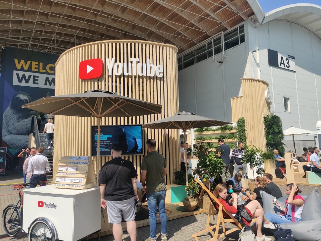 YouTube-Stand auf einer Messe